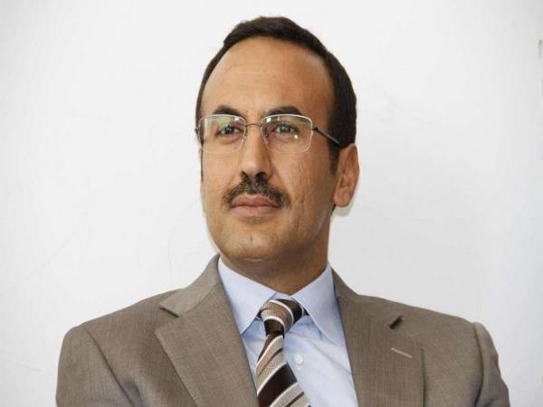 أحمد علي عبدالله صالح يجري اتصالاً هاتفياً باللواء الركن محمود الصبيحي وزير الدفاع الأسبق هنأه فيه بإطلاق سراحه من سجون مليشيا الحوثي